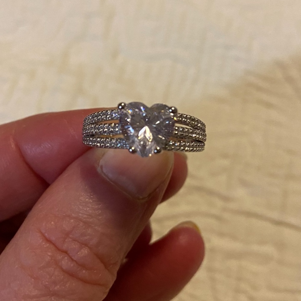 Heart CZ on 3-row band